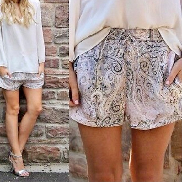Zara Pants - Zara • Beige Paisley Print Silky Shorts • Size M